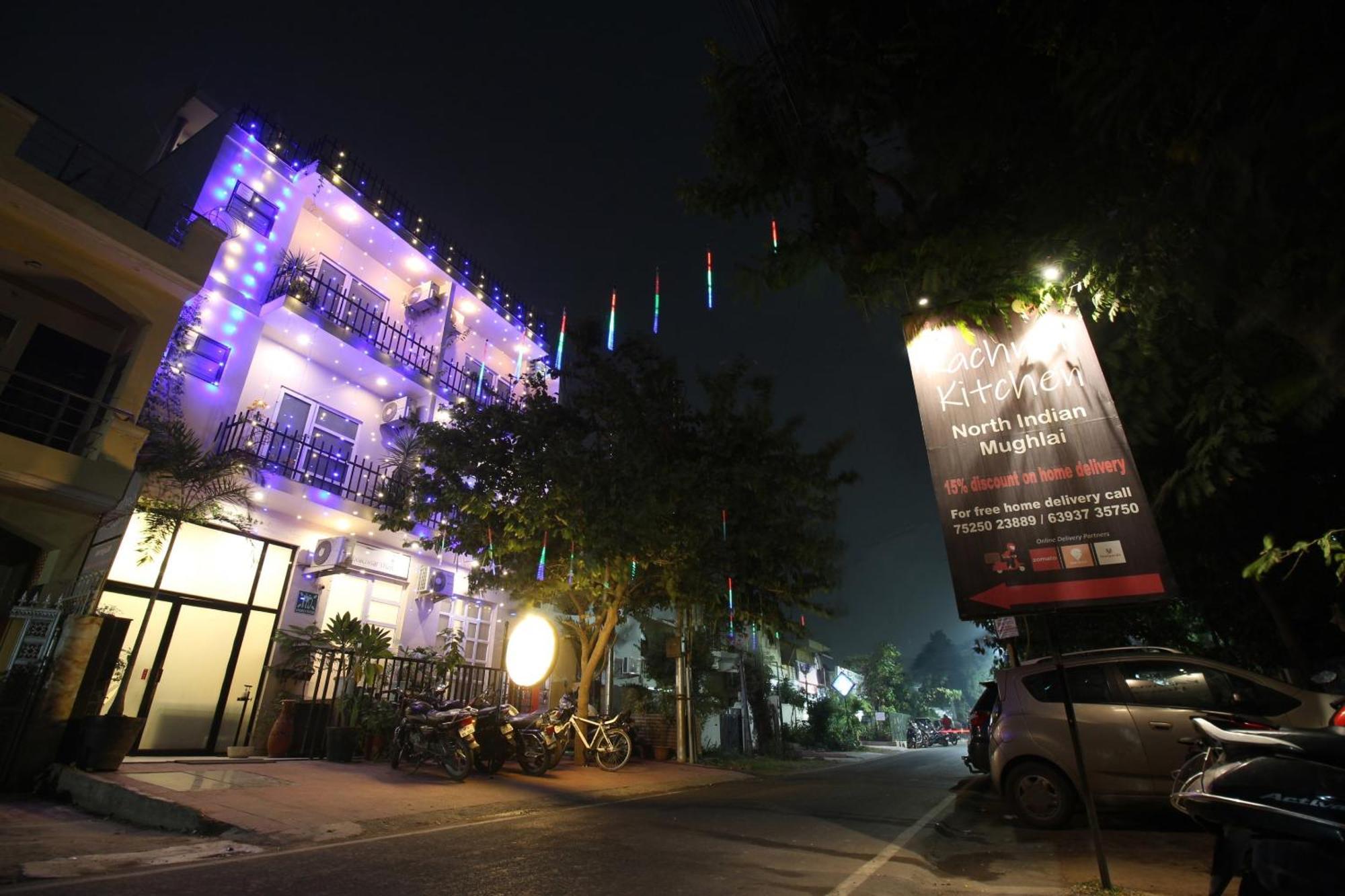 Отель Super Townhouse Kachnar House Vikas Nagar Hasanganj Экстерьер фото