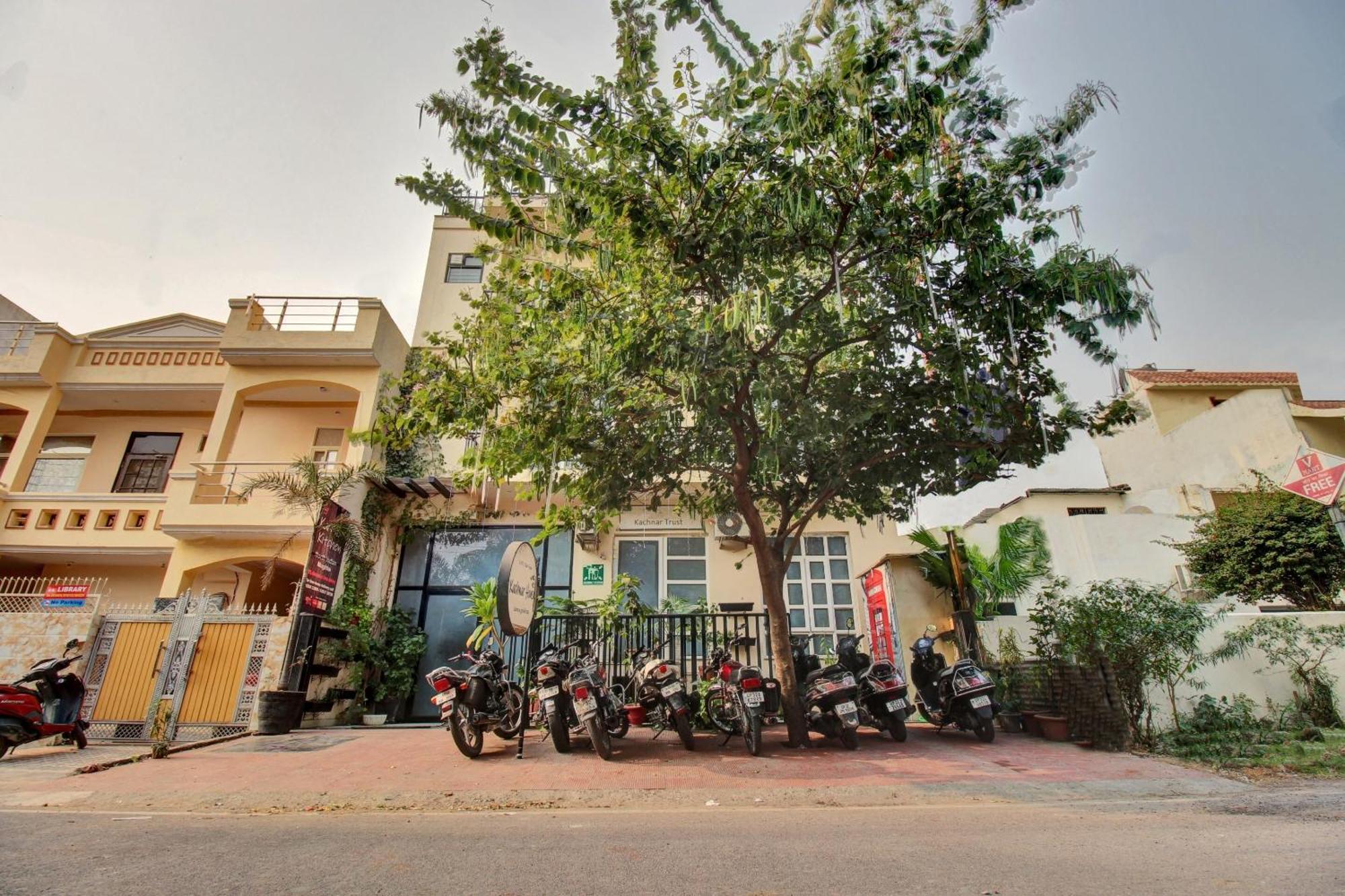 Отель Super Townhouse Kachnar House Vikas Nagar Hasanganj Экстерьер фото